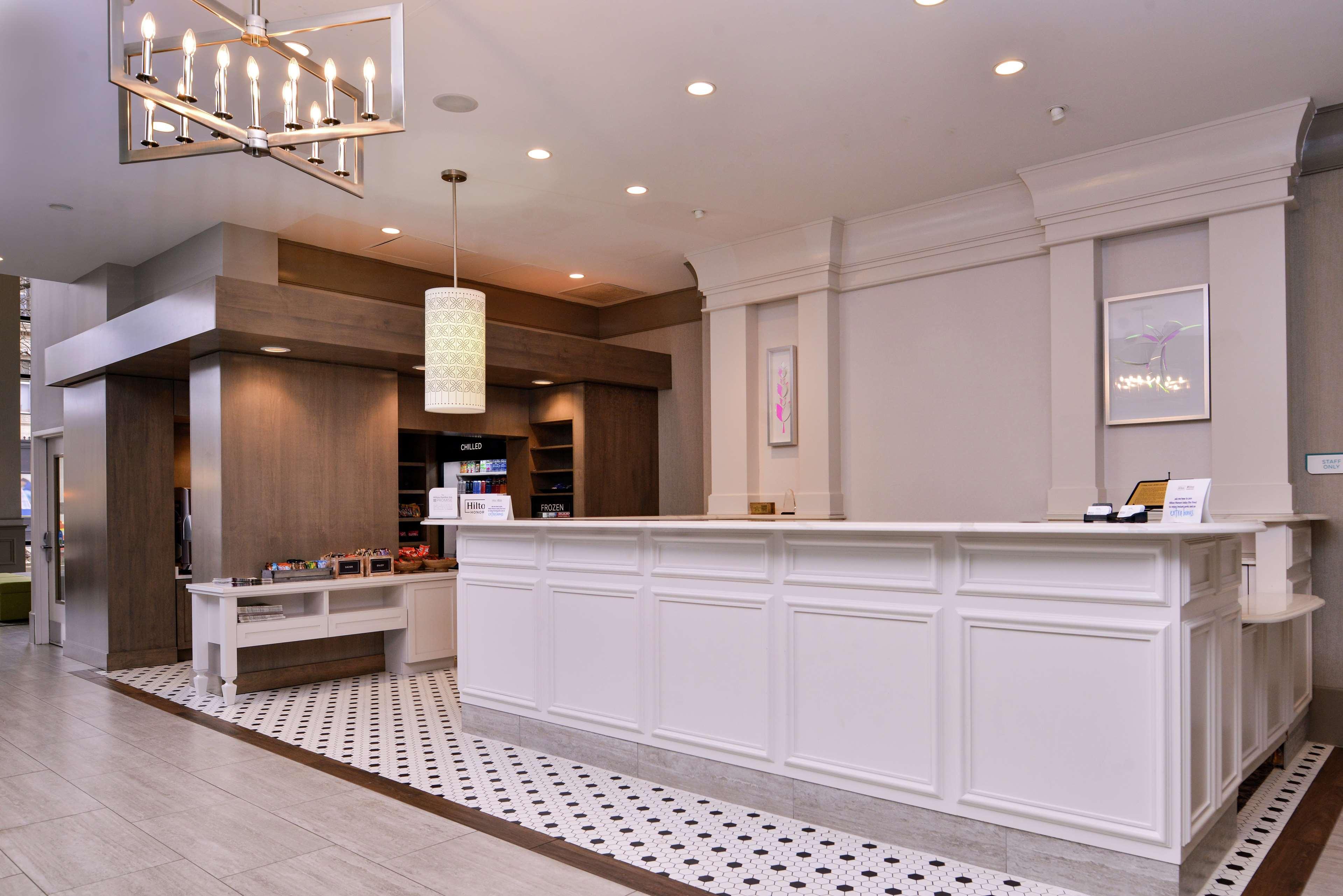 Hilton Garden Inn Terre Haute Bagian luar foto