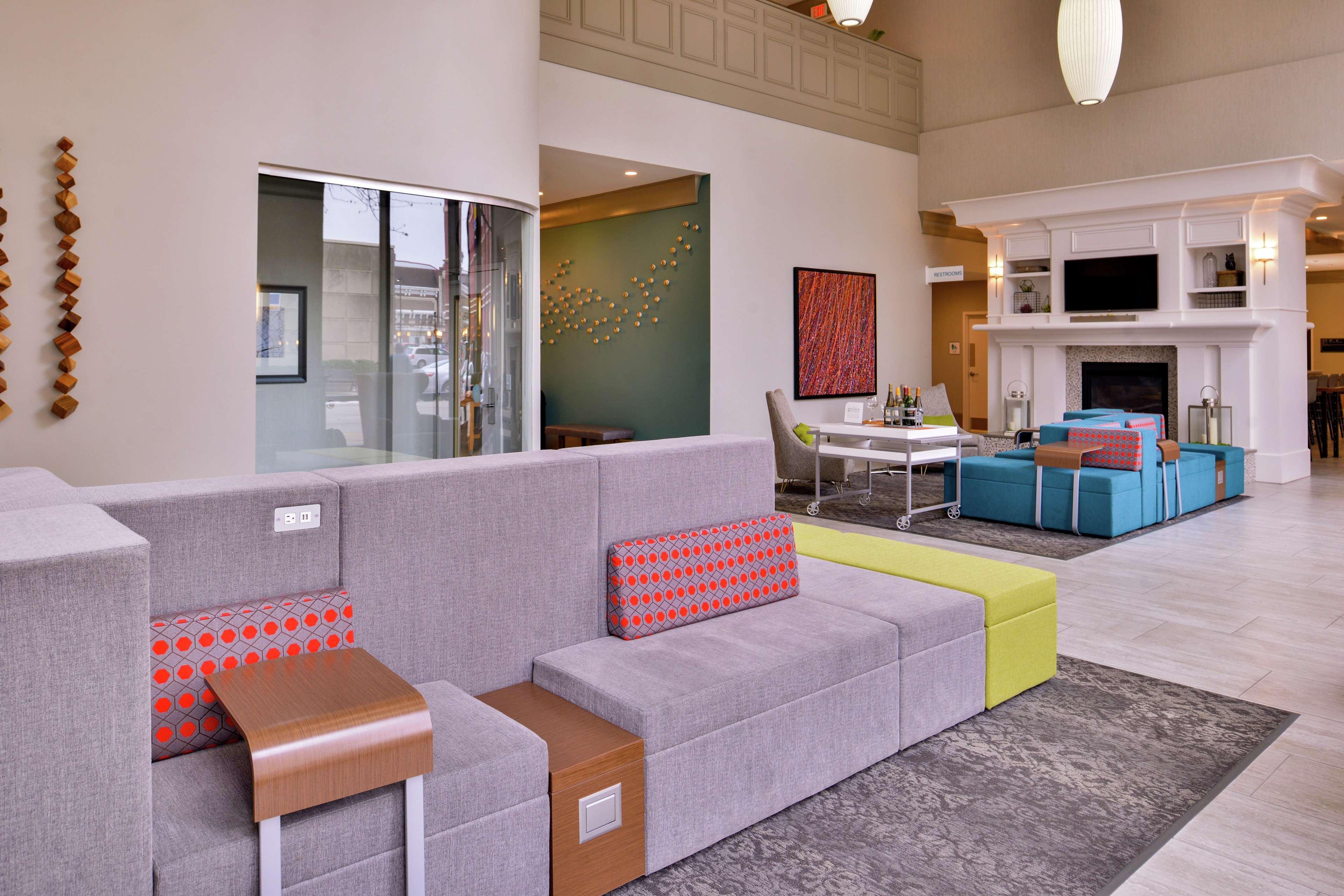 Hilton Garden Inn Terre Haute Bagian luar foto