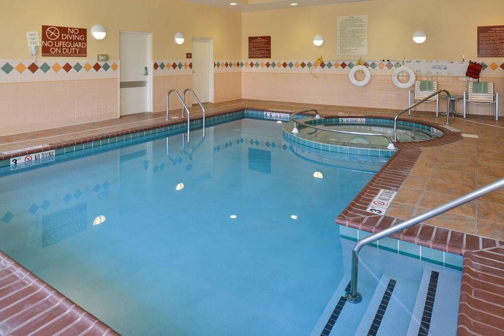 Hilton Garden Inn Terre Haute Bagian luar foto