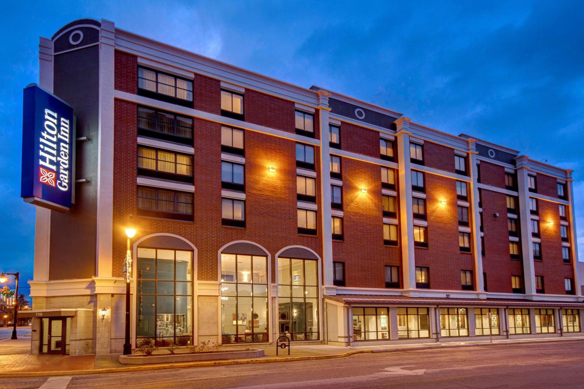 Hilton Garden Inn Terre Haute Bagian luar foto