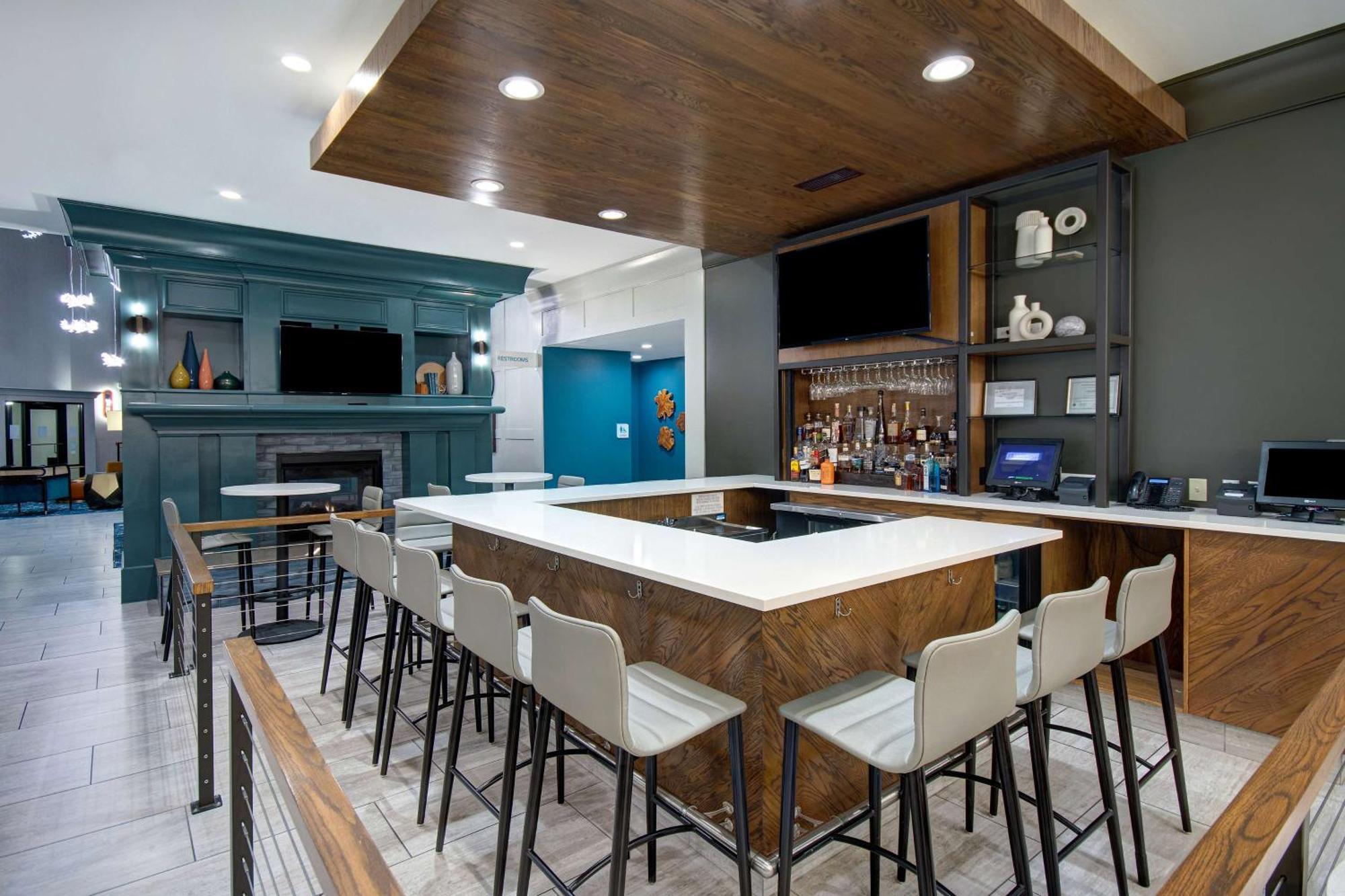 Hilton Garden Inn Terre Haute Bagian luar foto