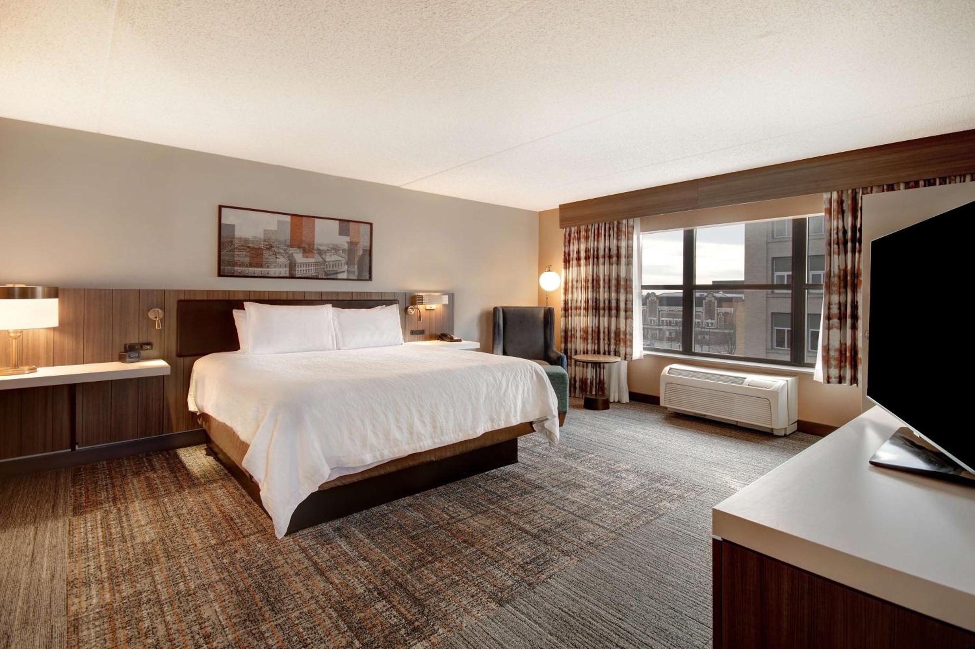 Hilton Garden Inn Terre Haute Bagian luar foto