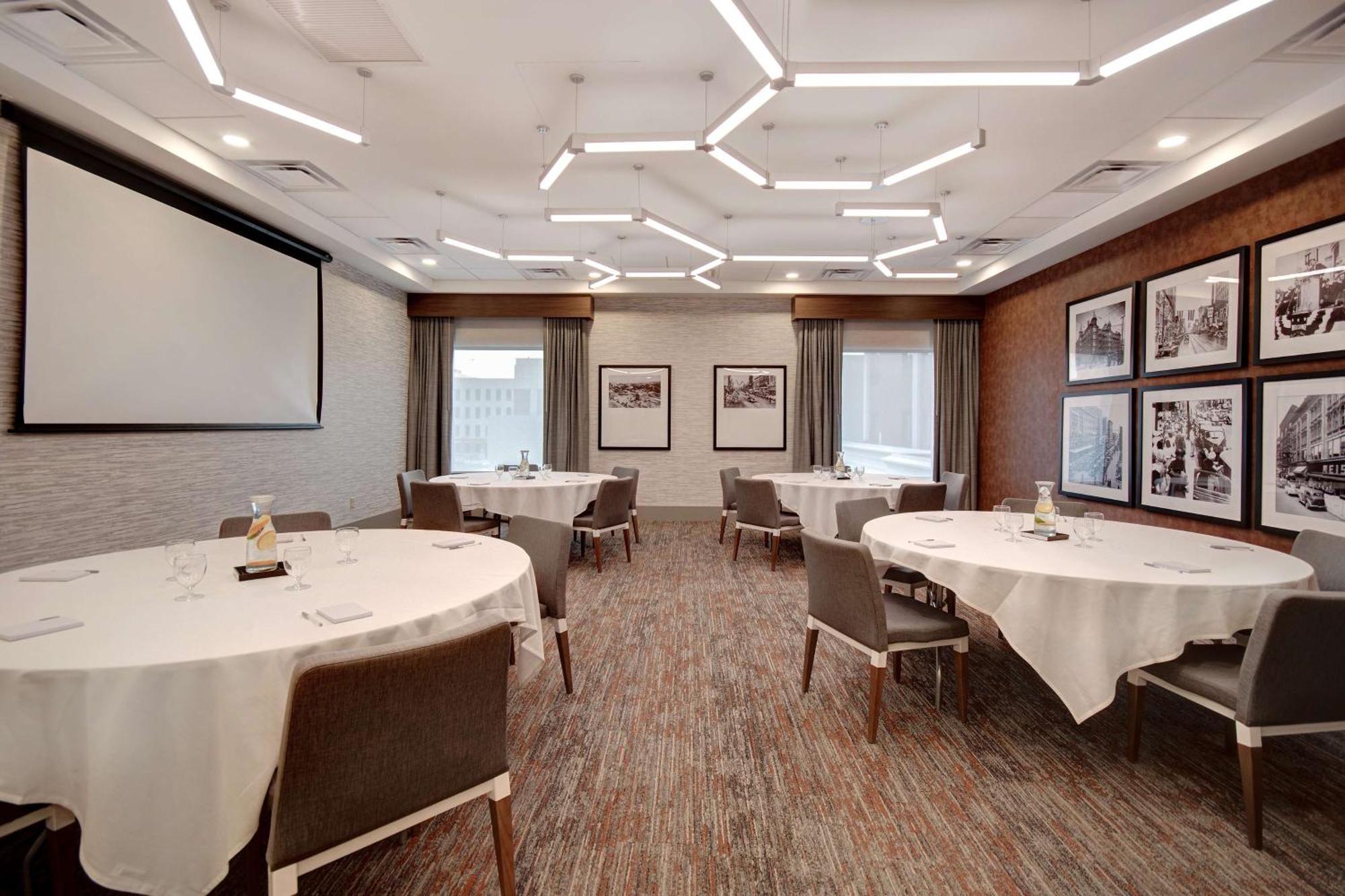 Hilton Garden Inn Terre Haute Bagian luar foto