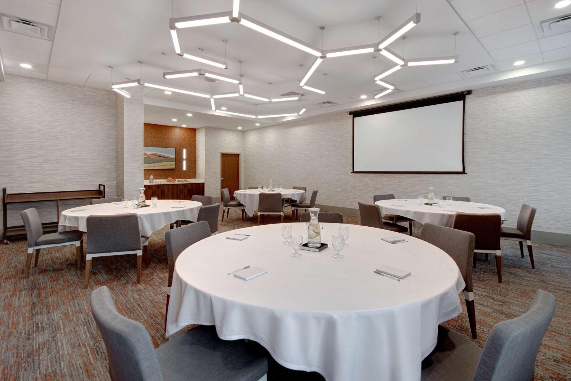 Hilton Garden Inn Terre Haute Bagian luar foto