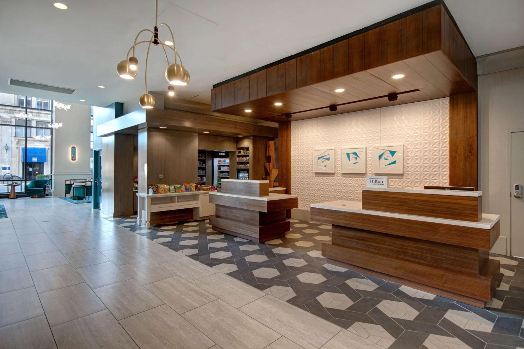 Hilton Garden Inn Terre Haute Bagian luar foto