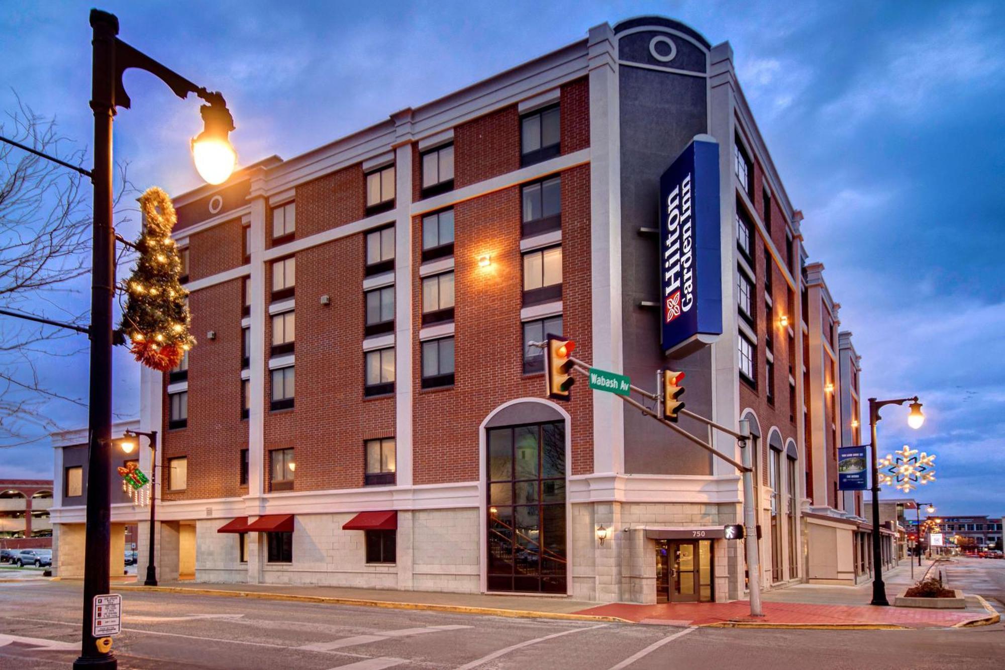 Hilton Garden Inn Terre Haute Bagian luar foto