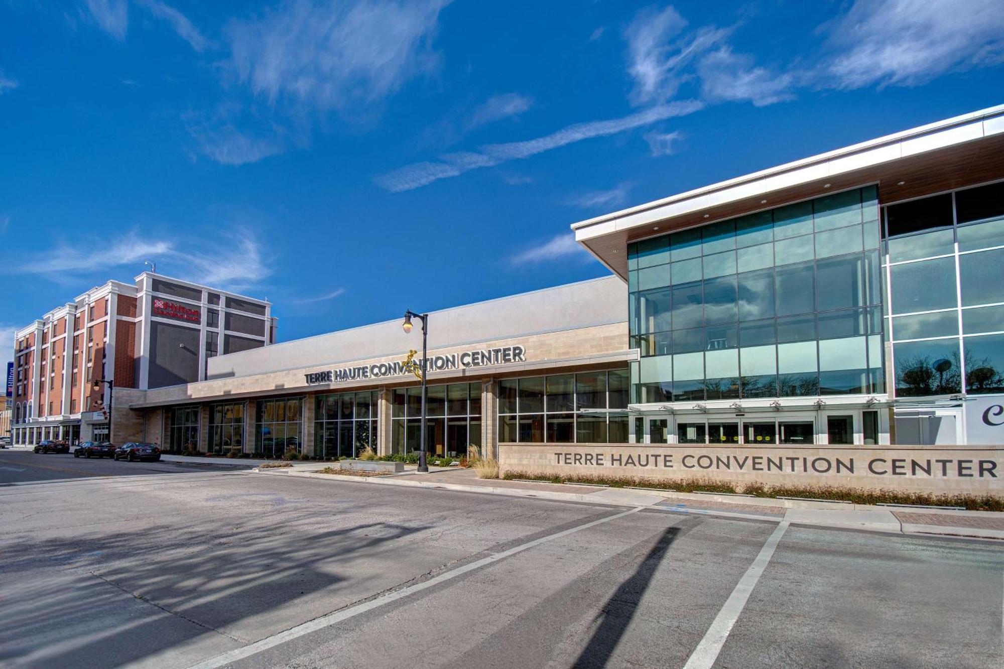 Hilton Garden Inn Terre Haute Bagian luar foto