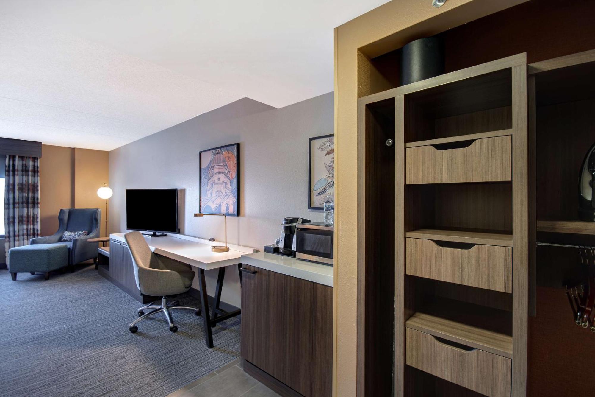 Hilton Garden Inn Terre Haute Bagian luar foto