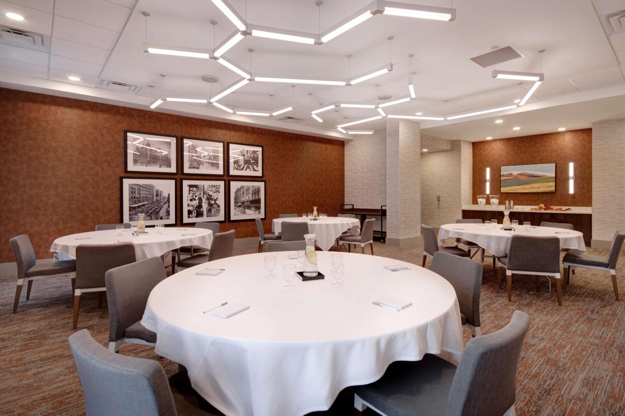 Hilton Garden Inn Terre Haute Bagian luar foto