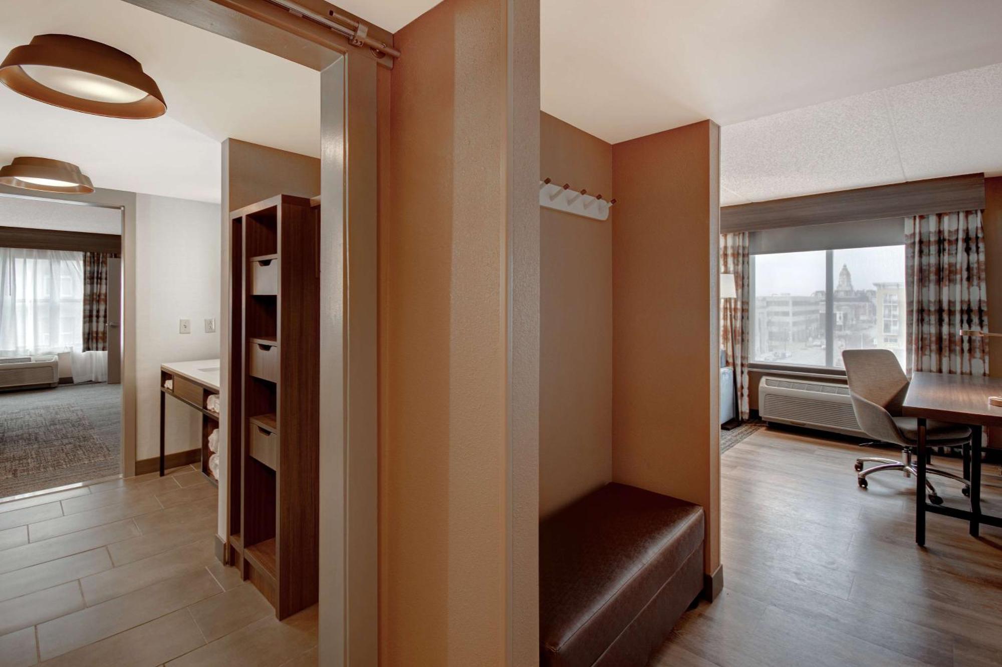 Hilton Garden Inn Terre Haute Bagian luar foto