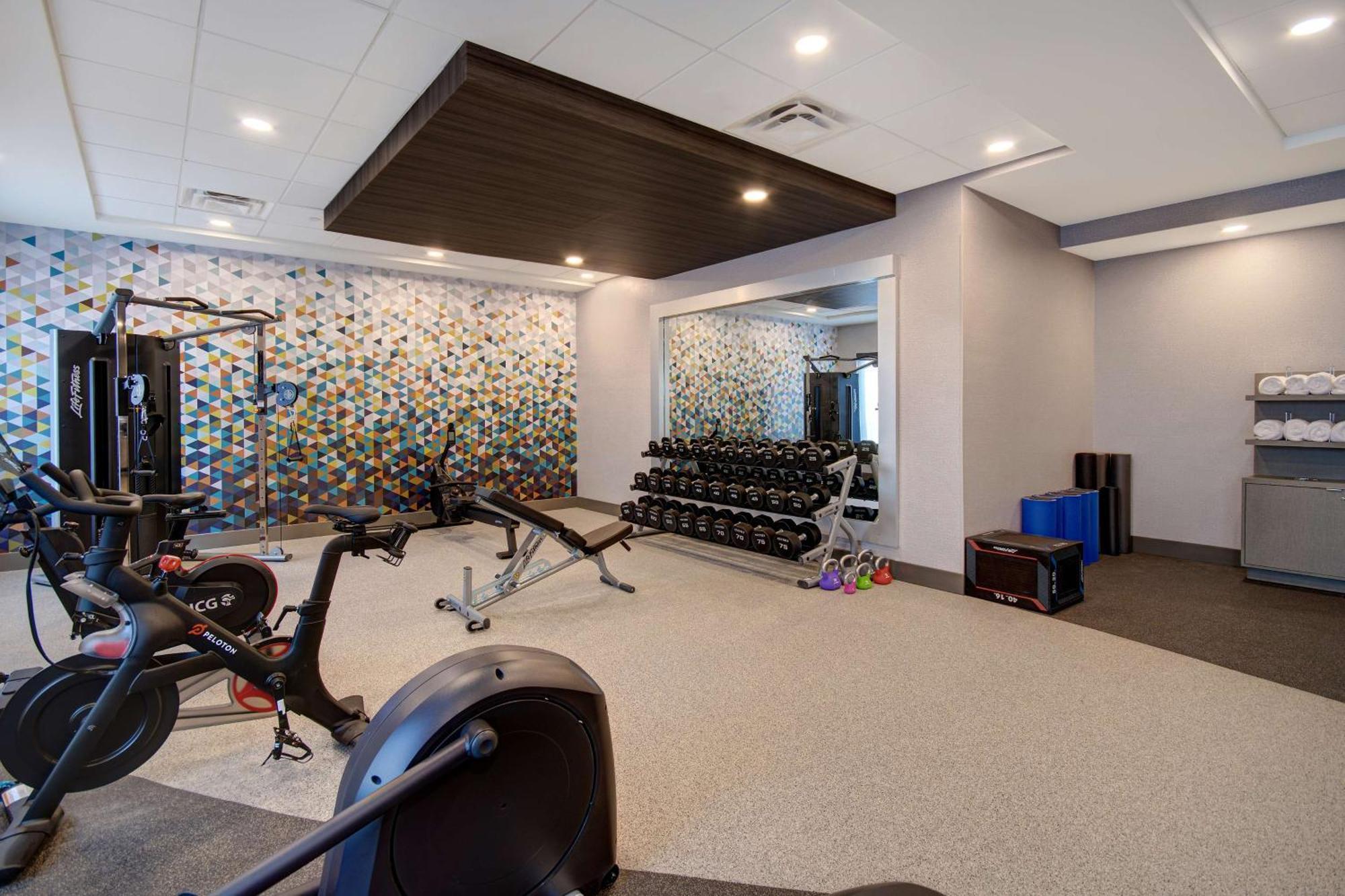 Hilton Garden Inn Terre Haute Bagian luar foto