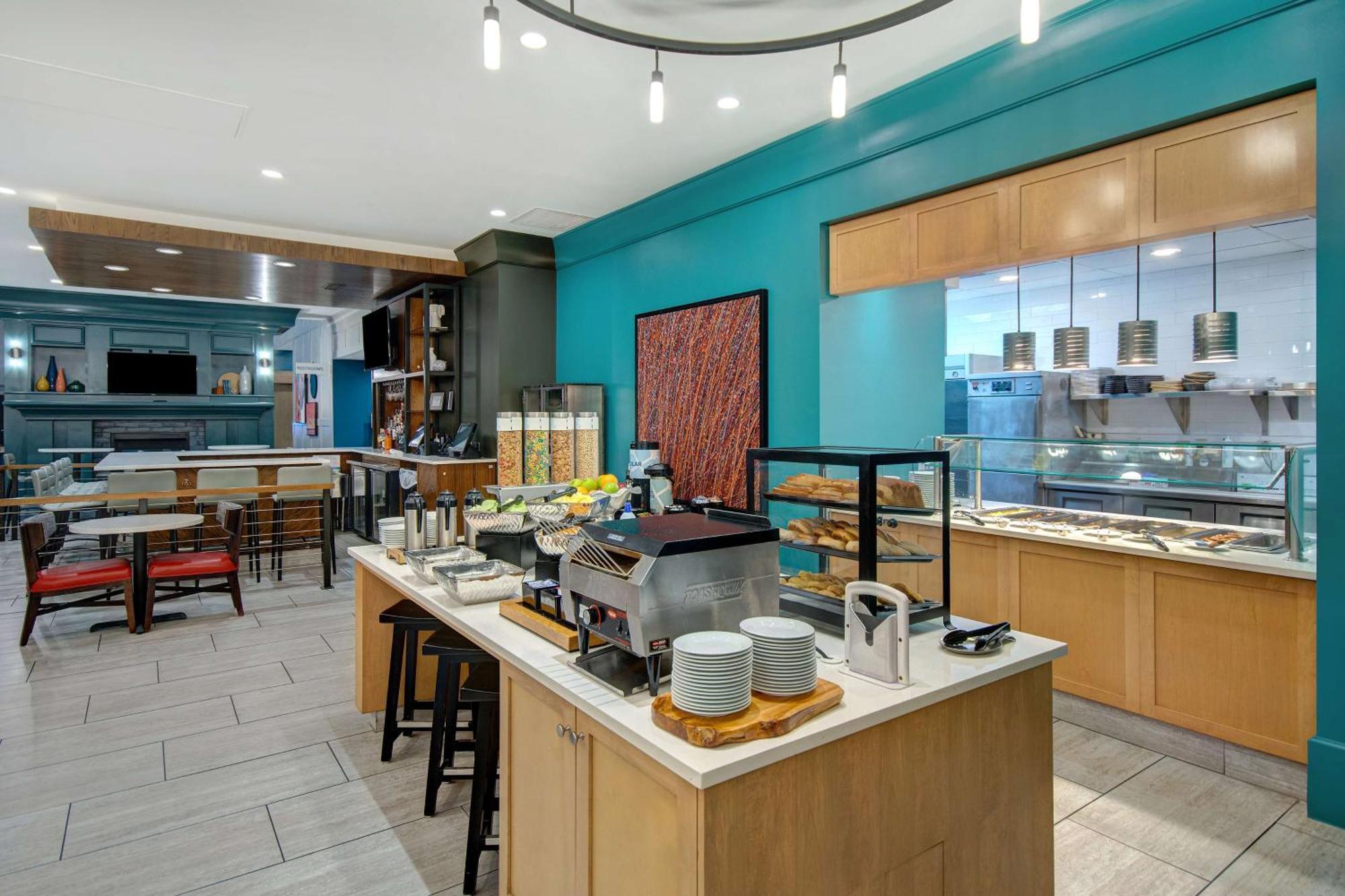 Hilton Garden Inn Terre Haute Bagian luar foto