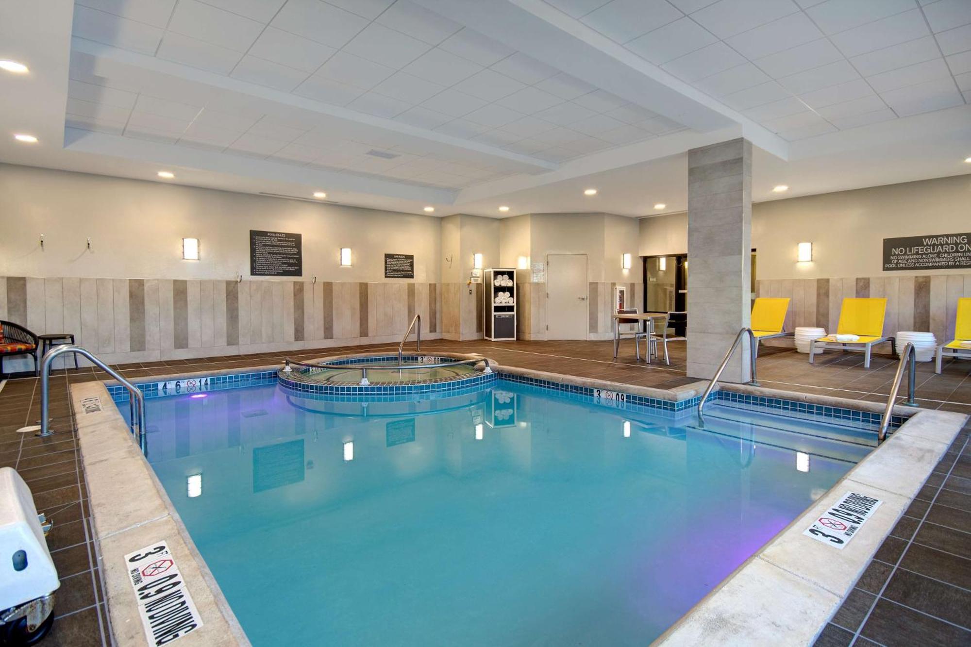 Hilton Garden Inn Terre Haute Bagian luar foto