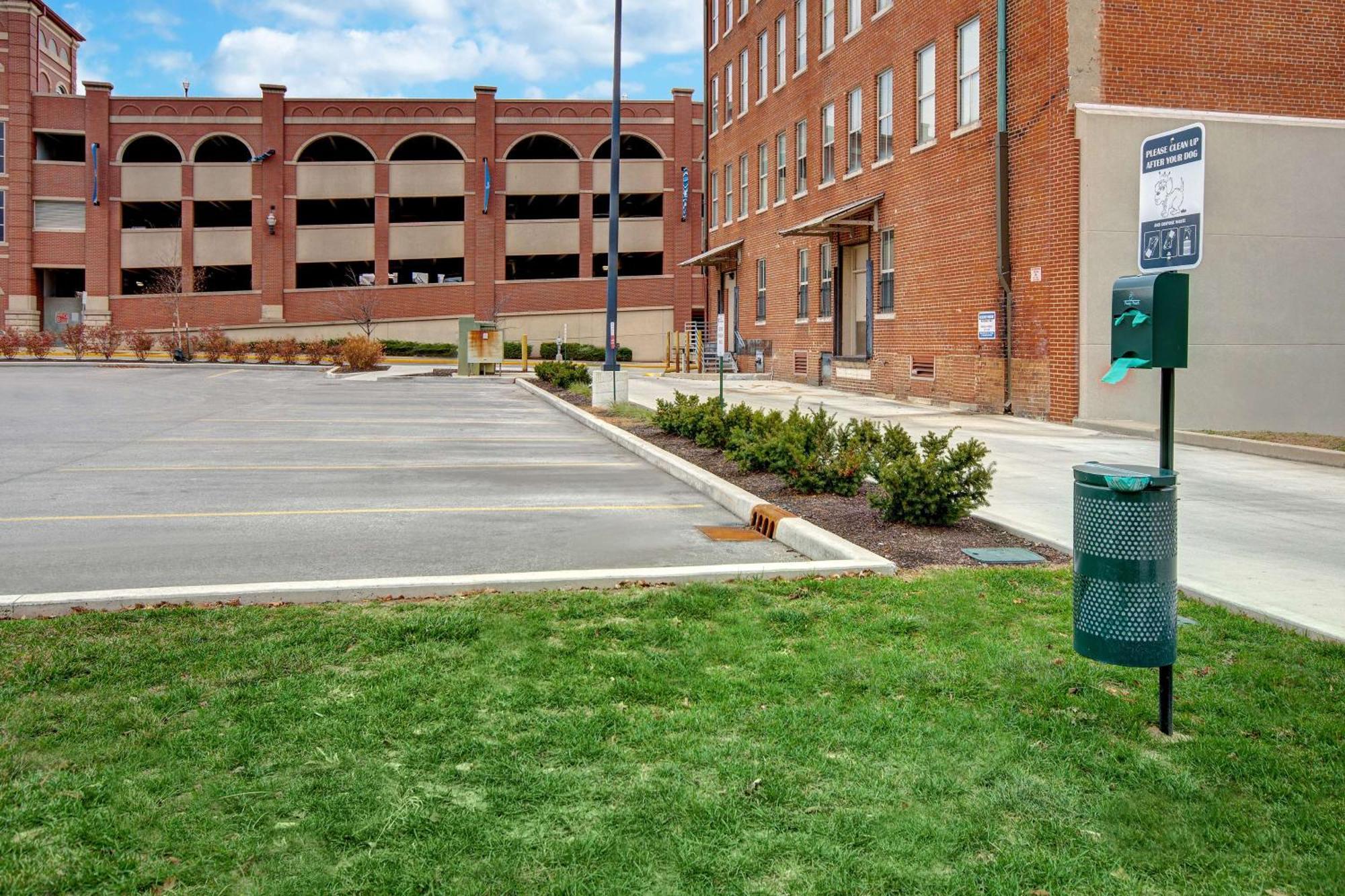 Hilton Garden Inn Terre Haute Bagian luar foto